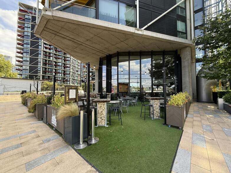 Nine Elms Ln, Londres à vendre - Photo de l’immeuble – Image 2 sur 11