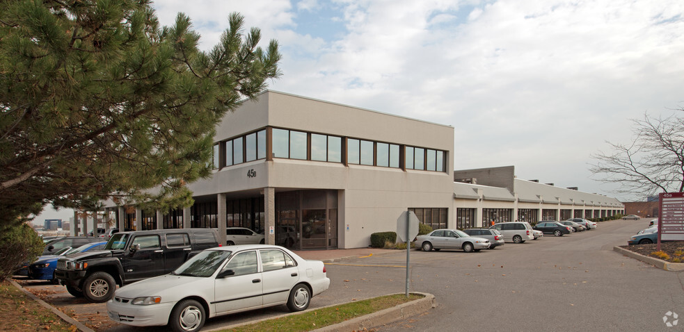 45 W Wilmot St, Richmond Hill, ON à louer - Photo de l’immeuble – Image 3 sur 4