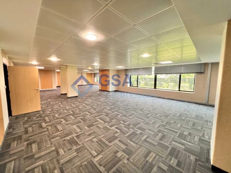 Bureau dans Lieusaint à louer - Photo intérieure – Image 2 sur 9