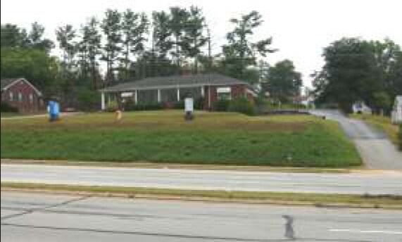515 W Wade Hampton Blvd, Greer, SC à louer - Photo de l’immeuble – Image 2 sur 8
