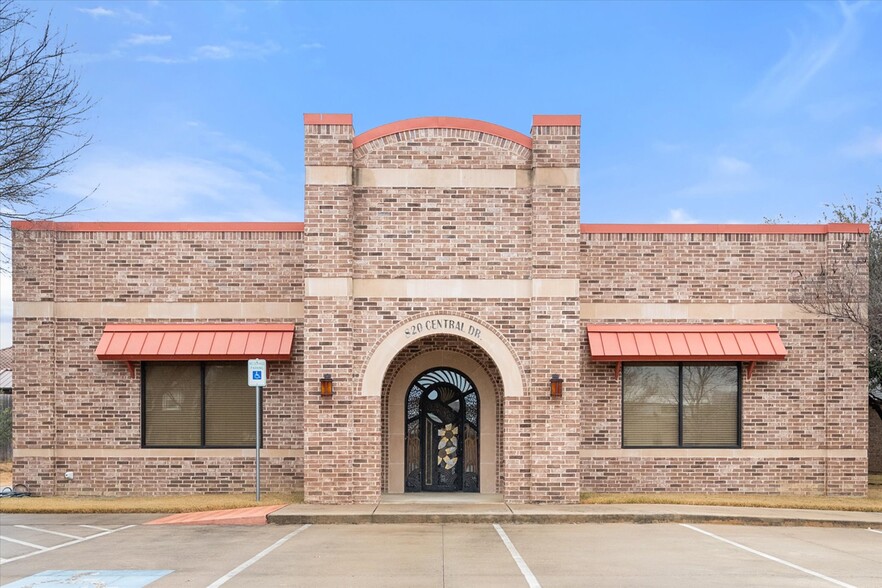 820 Central Dr, Colleyville, TX à louer - Photo de l’immeuble – Image 1 sur 62