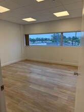 2755 E Oakland Park Blvd, Fort Lauderdale, FL à louer Photo intérieure– Image 2 sur 4