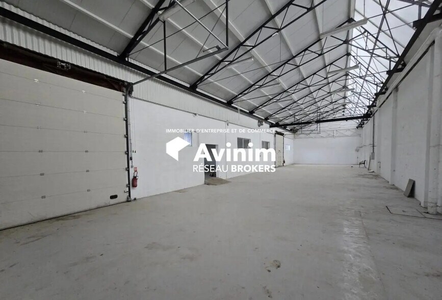 Local d’activités dans Saint-Brice-sous-Forêt à louer - Photo intérieure – Image 2 sur 4