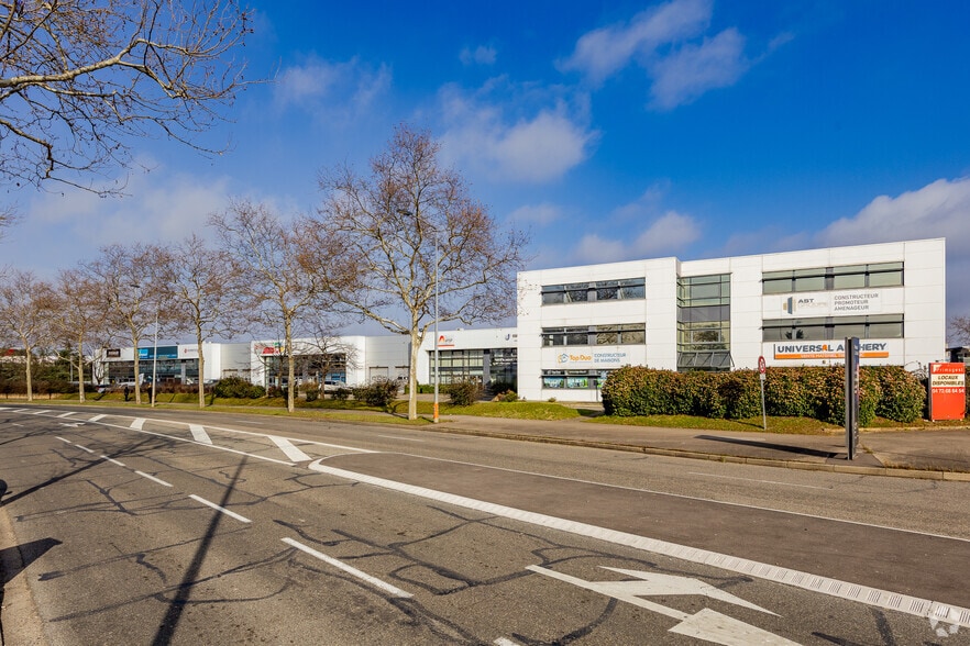 Rue Elisée Reclus, Décines-Charpieu à louer - Photo de l’immeuble – Image 3 sur 3
