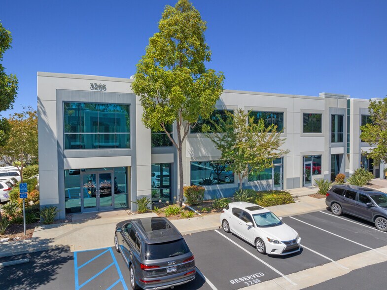 3266 Grey Hawk Ct, Carlsbad, CA à vendre - Photo de l’immeuble – Image 3 sur 4