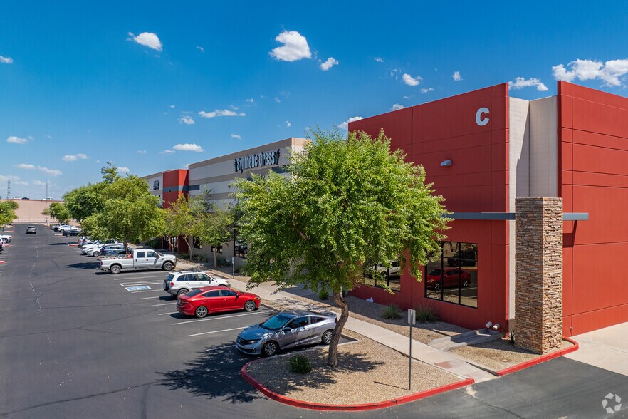 1250 N Fairway Dr, Avondale, AZ à louer - Photo de l’immeuble – Image 3 sur 8