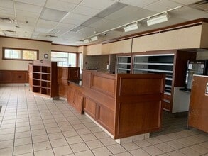 711 Front St, Woonsocket, RI à louer Photo intérieure– Image 1 sur 21