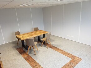 388 Avenue Charles De Gaulle, Vénissieux à louer Photo intérieure– Image 2 sur 8