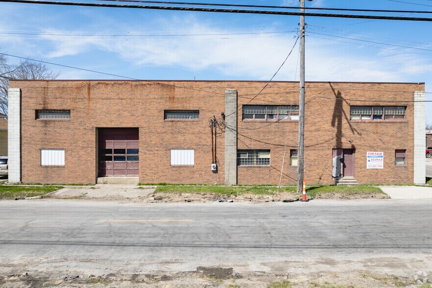 1219 E Church St, Adrian, MI à vendre - Photo de l’immeuble – Image 3 sur 23