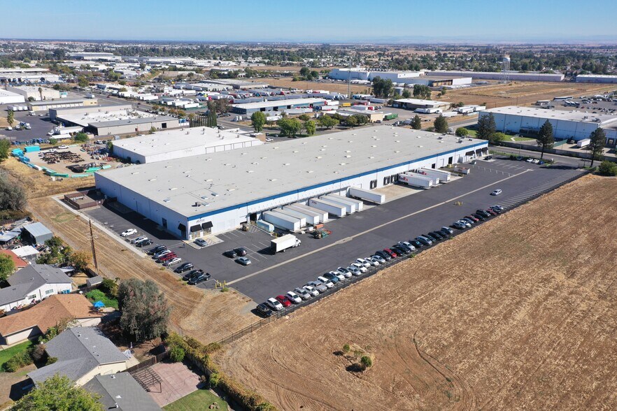 7728 Wilbur Way, Sacramento, CA à louer - Photo de l’immeuble – Image 2 sur 27