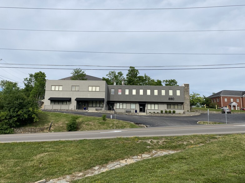 880 Alexandria Pike, Fort Thomas, KY à louer - Photo de l’immeuble – Image 2 sur 7