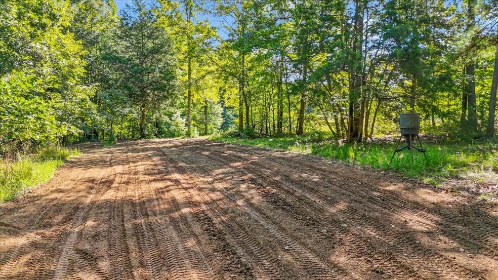 1443 Henderson Rd, Gray Court, SC à vendre - Photo de l’immeuble – Image 2 sur 11