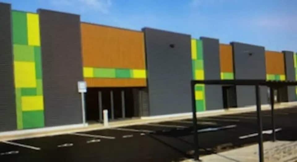 Local commercial dans Anse à louer Photo de l’immeuble– Image 1 sur 3