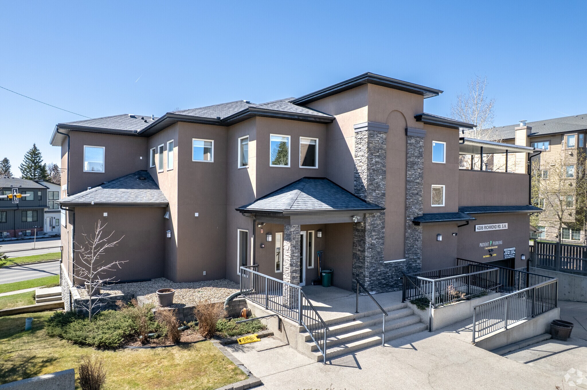 4306 Richmond Rd SW, Calgary, AB à vendre Photo principale– Image 1 sur 16