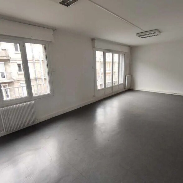Bureau dans Rouen à louer - Photo de l’immeuble – Image 3 sur 8