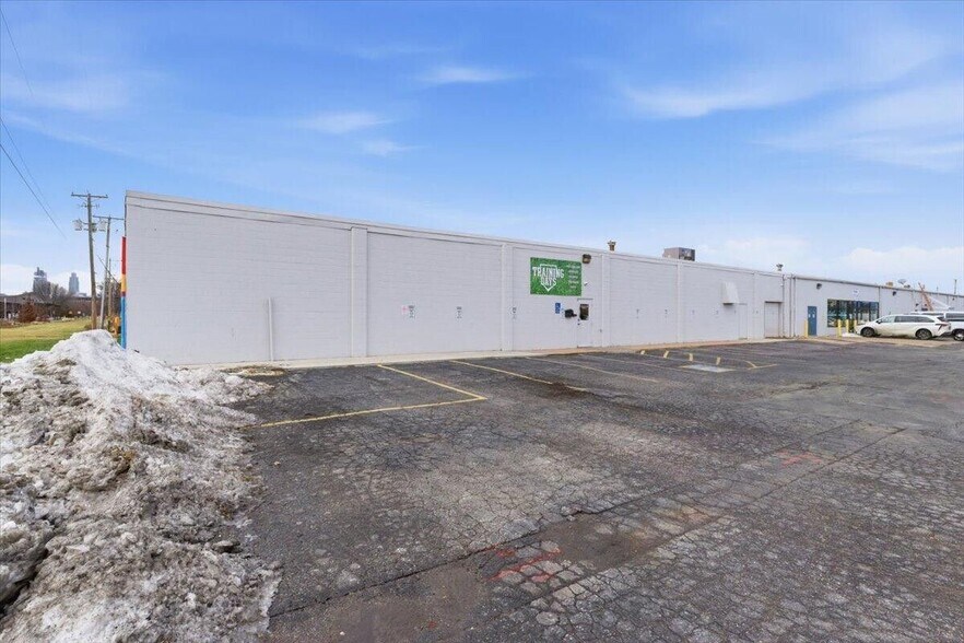 3415 W Broadway, Council Bluffs, IA à louer - Photo de l’immeuble – Image 3 sur 15