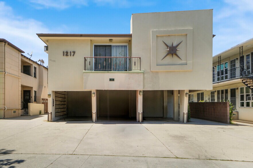 1217 S Orange Grove Ave, Los Angeles, CA à vendre - Photo de l’immeuble – Image 1 sur 19