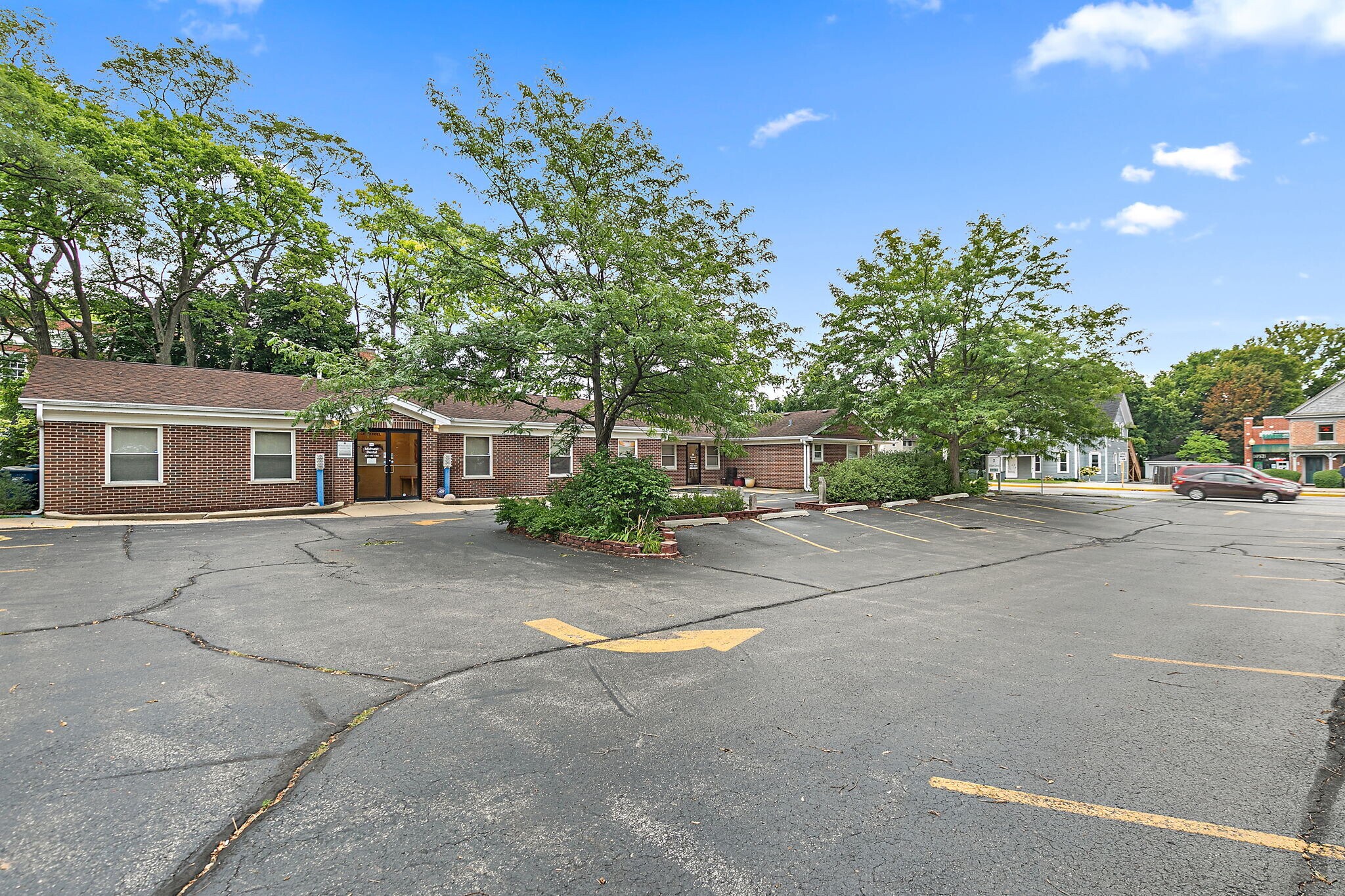 712 W Main St, West Dundee, IL à vendre Photo de l’immeuble– Image 1 sur 52