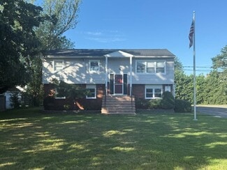 Plus de détails pour 60 Little East Neck Rd, Babylon, NY - Bureau/Médical à louer