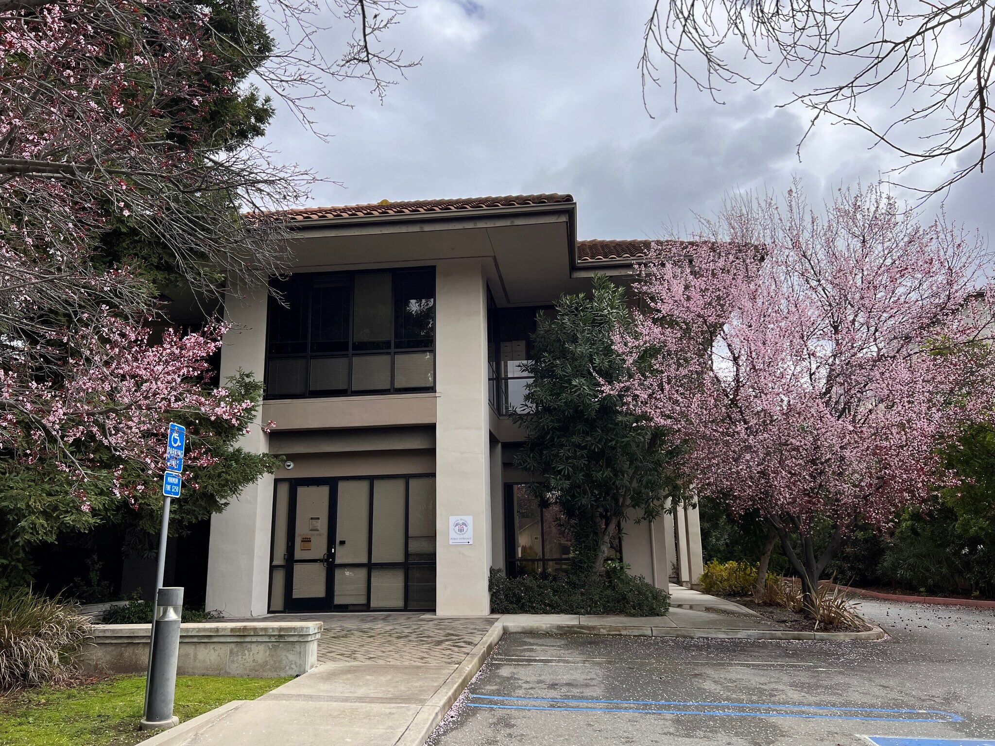 705-709 N Shoreline Blvd, Mountain View, CA à louer Photo de l’immeuble– Image 1 sur 6
