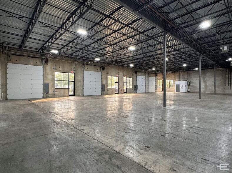 130 Arrowhead Dr, Hampshire, IL à louer - Photo de l’immeuble – Image 2 sur 6