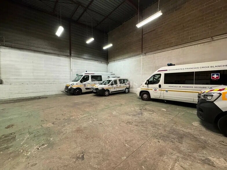 Local d’activités dans Noisy-le-Grand à louer - Photo de l’immeuble – Image 2 sur 7