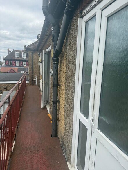 795A Great Cambridge Rd, Enfield à vendre - Photo de l’immeuble – Image 3 sur 10