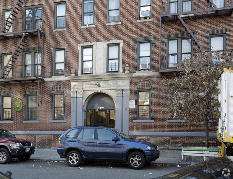 1121 Elder Ave, Bronx, NY à vendre - Photo de l’immeuble – Image 2 sur 4