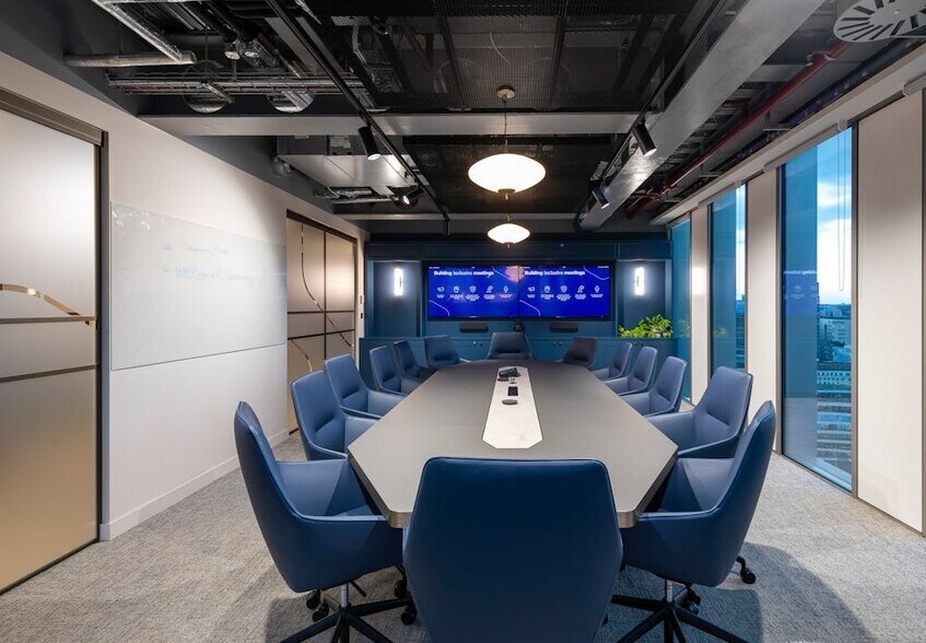 103-105 Bunhill Row, Londres à louer - Photo de l’immeuble – Image 3 sur 79