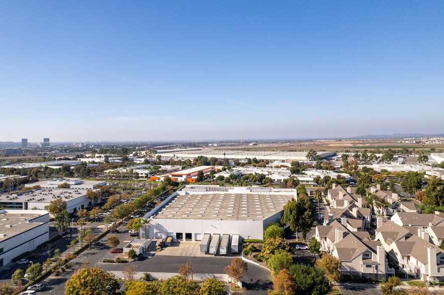 4 Studebaker, Irvine, CA à vendre - Aérien – Image 3 sur 8