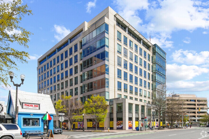 3101 Wilson Blvd, Arlington, VA à louer - Photo de l’immeuble – Image 1 sur 11