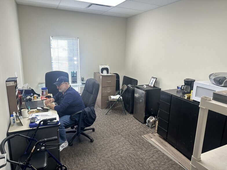 2075 S Valentia St, Denver, CO à louer - Photo de l’immeuble – Image 2 sur 10