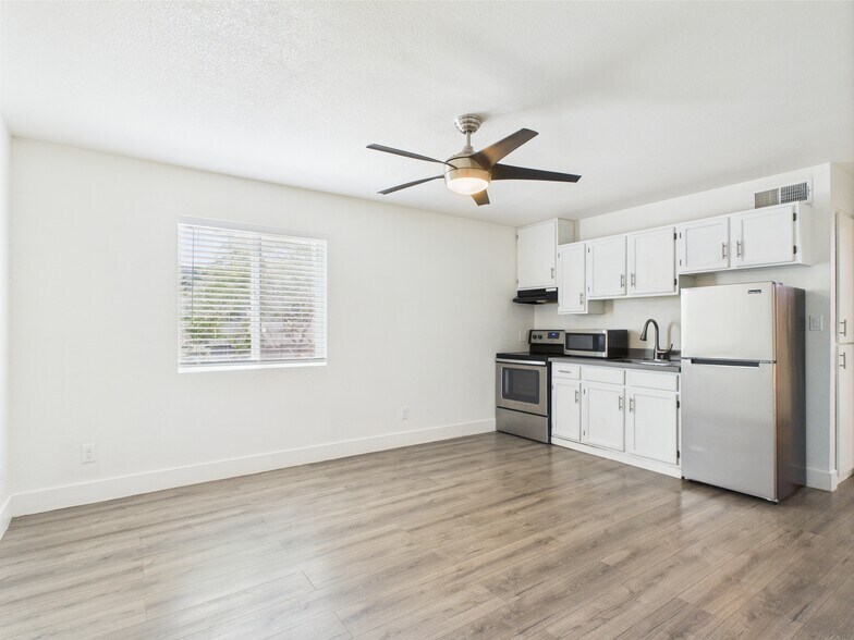 Phoenix MultiFamily Portfolio portefeuille de 3 biens à vendre sur LoopNet.fr - Photo principale – Image 1 sur 3