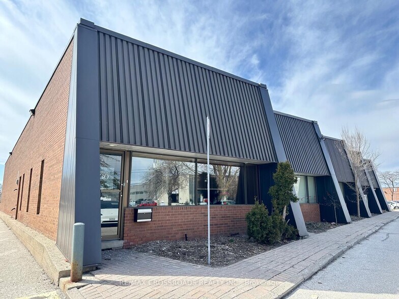 151 Esna Park Dr, Markham, ON à vendre - Photo de l’immeuble – Image 2 sur 19