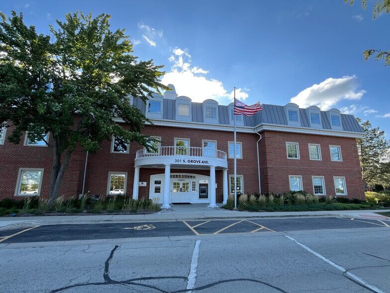 201 S Grove Ave, Barrington, IL à louer - Photo de l’immeuble – Image 2 sur 13
