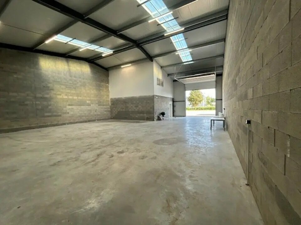 Local d’activités dans Marbeuf à louer Photo intérieure– Image 1 sur 7