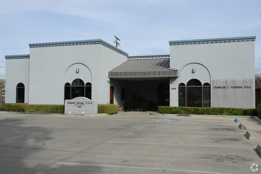 946-952 N Cherry St, Tulare, CA à louer - Photo principale – Image 2 sur 3