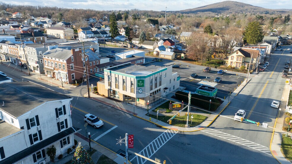 4 S Baltimore St, Dillsburg, PA à louer - Photo de l’immeuble – Image 3 sur 11