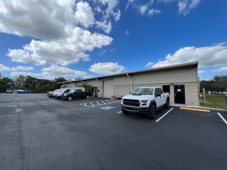 7604 Industrial Ln, Tampa, FL à louer - Photo de l’immeuble – Image 2 sur 3