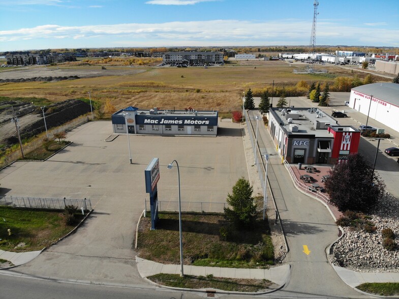 136 Leva Ave, Red Deer County, AB à louer - Photo de l’immeuble – Image 2 sur 9