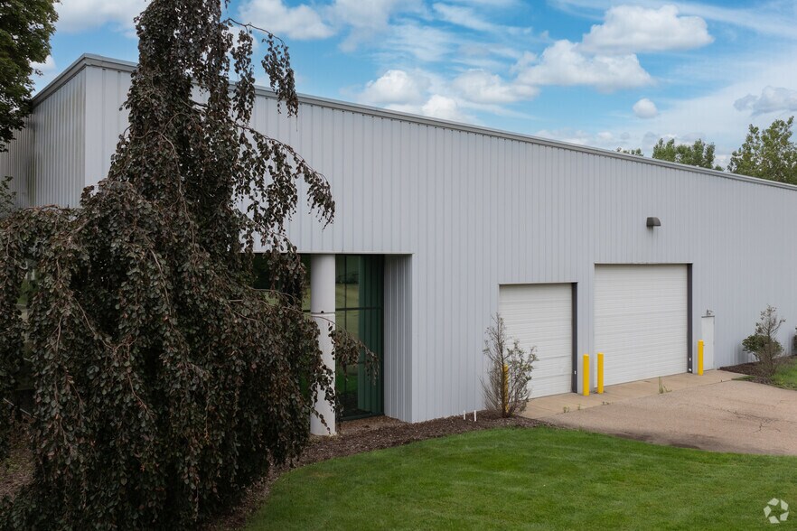 4870 Fulton St, Ada, MI à vendre - Photo de l’immeuble – Image 2 sur 4