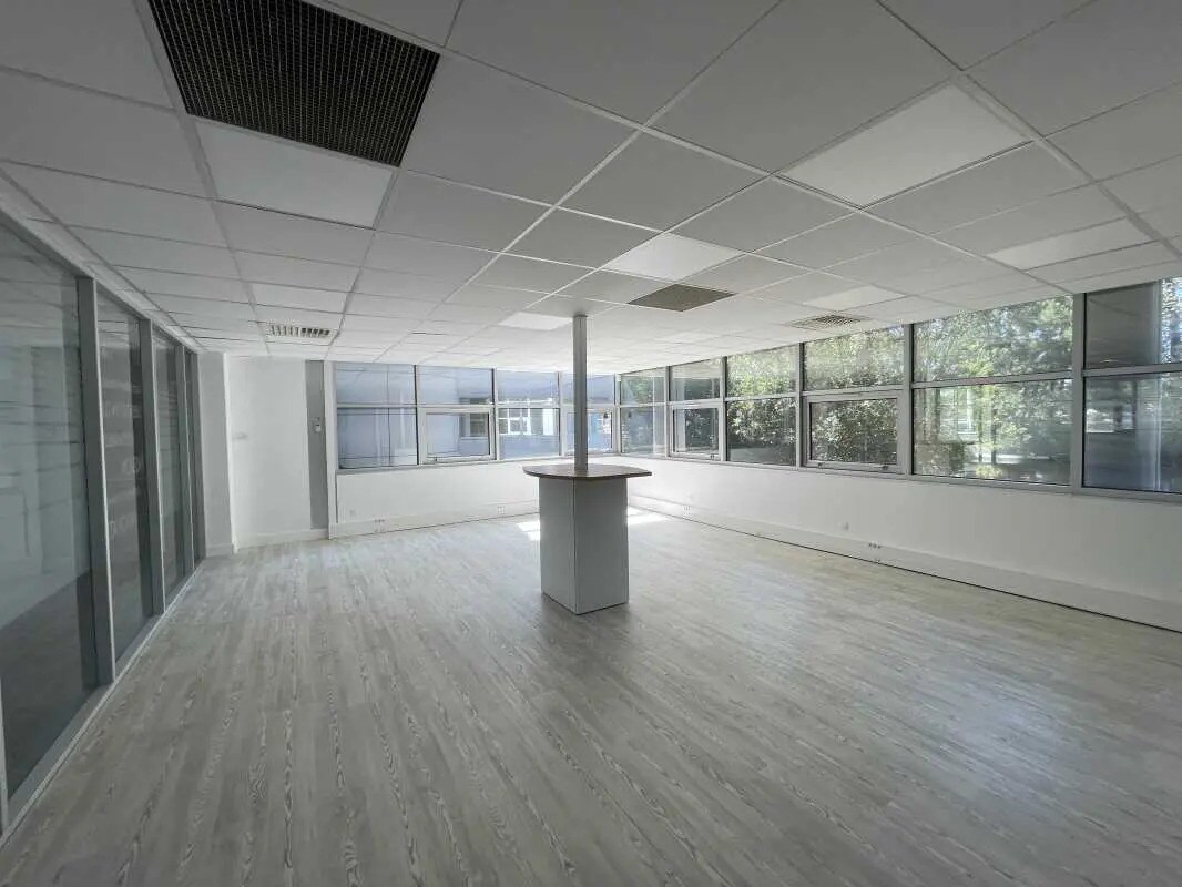 Bureau dans Mérignac à louer Photo de l’immeuble– Image 1 sur 9