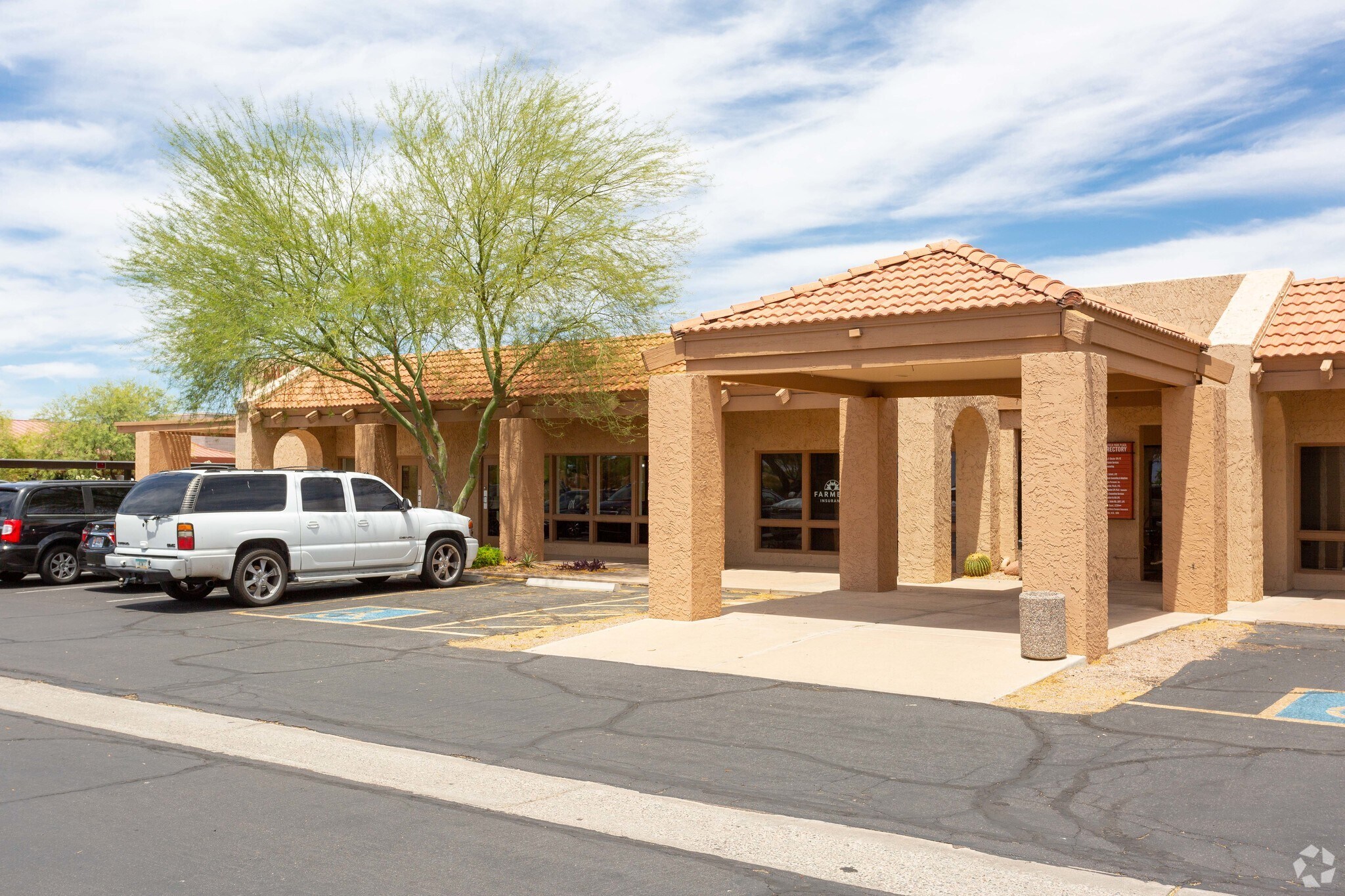 501-555 E Plaza Cir, Litchfield Park, AZ à louer Photo principale– Image 1 sur 8