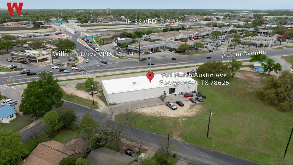 901-905 N Austin Ave, Georgetown, TX à louer - Photo de l’immeuble – Image 2 sur 9