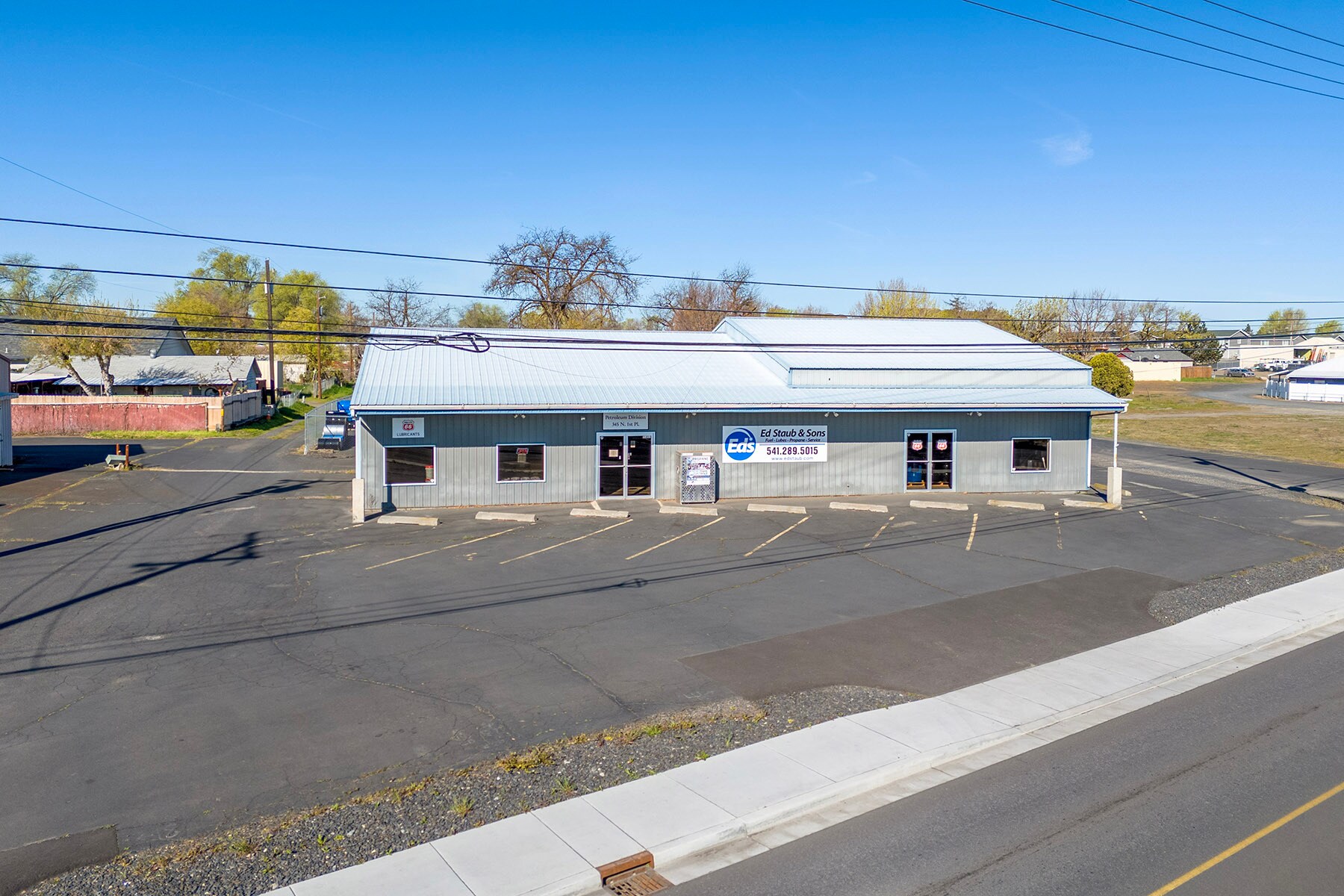 345 N 1st Pl, Hermiston, OR à vendre Photo de l’immeuble– Image 1 sur 8