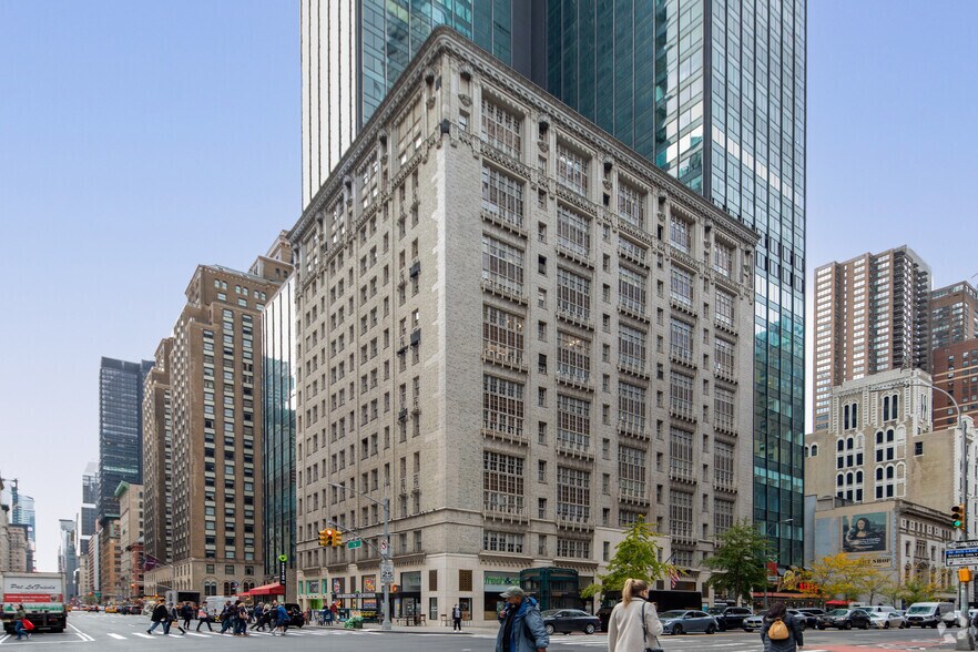 200 W 57th St, New York, NY à louer - Photo de l’immeuble – Image 2 sur 5