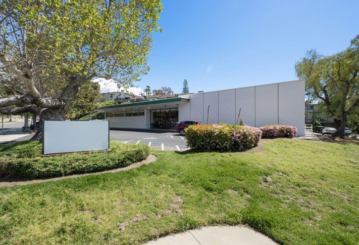 2160 Foothill Blvd, La Cañada Flintridge, CA à louer - Photo de l’immeuble – Image 3 sur 7