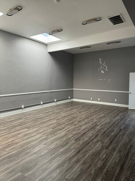 1717 Old Tustin Ave, Santa Ana, CA à louer - Photo de l’immeuble – Image 2 sur 12