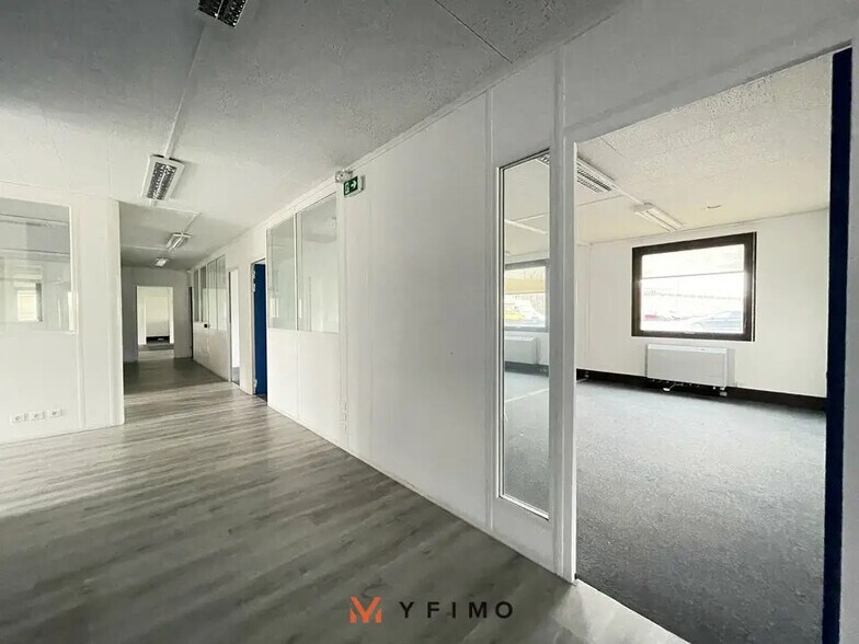 Bureau dans Aubergenville à vendre - Photo de l’immeuble – Image 2 sur 7