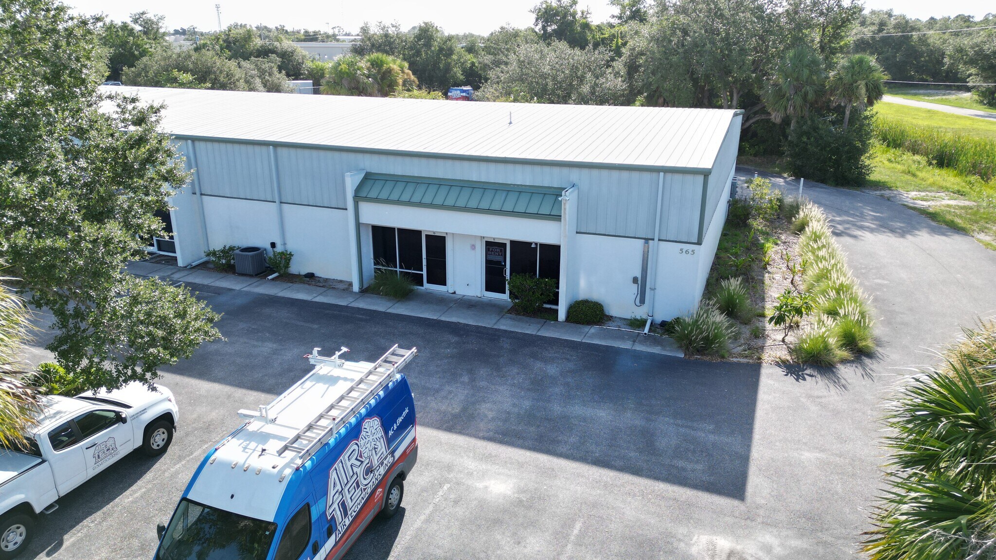 565 Prineville St, Port Charlotte, FL à louer Photo de l’immeuble– Image 1 sur 8